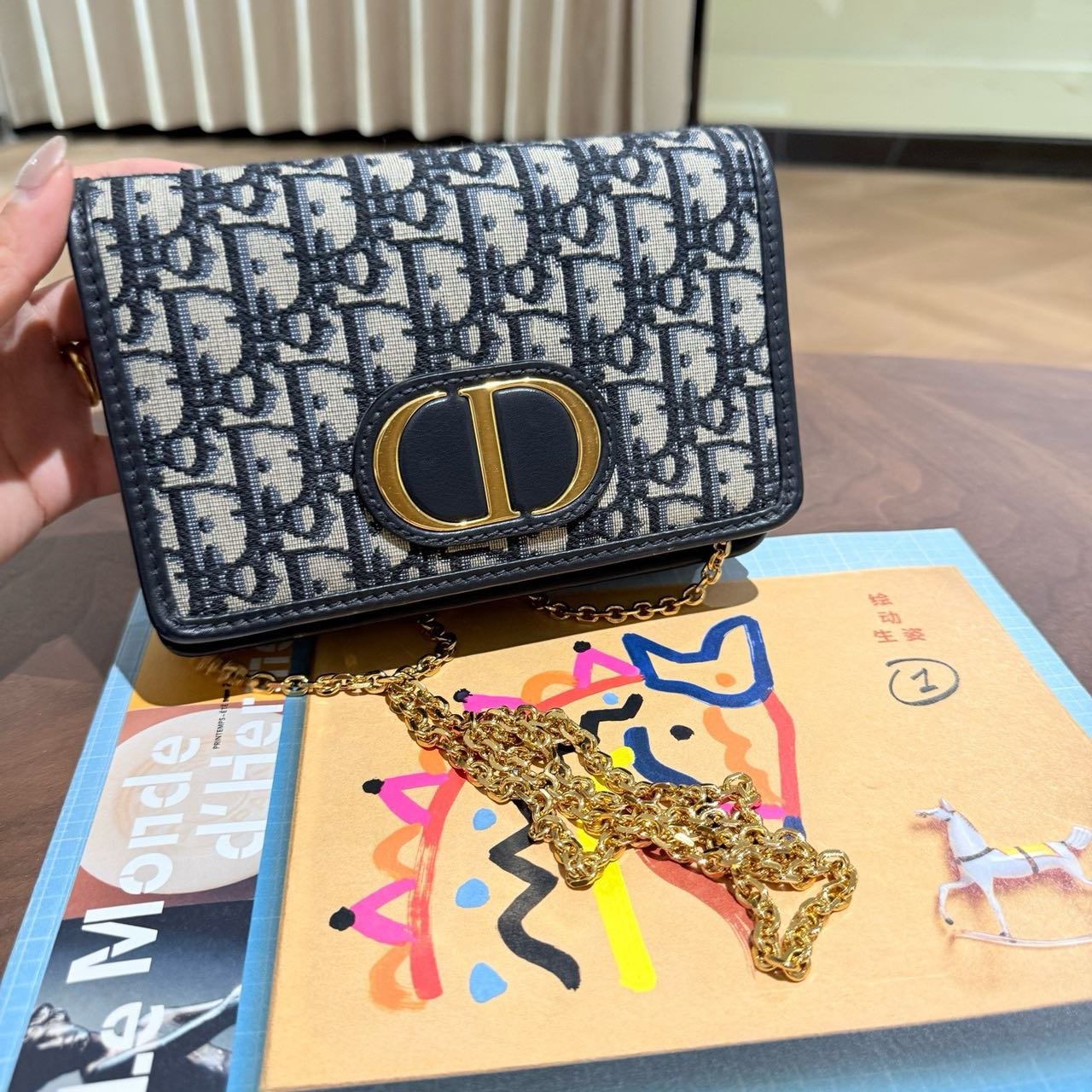 0be603e6716ff4015c0046bf789a34bf Dior Montaigne 30 Oblique 2‑in‑1 Clutch Shoulder Crossbody Bag - Image 1