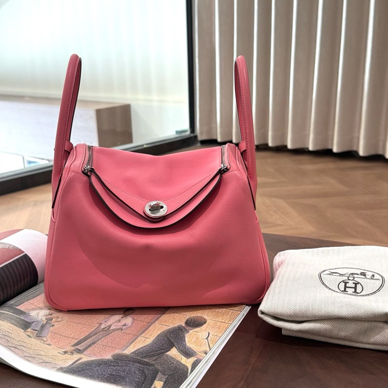 38830b12cdb246150590fdf1515168b2 Pre‑loved ❤️ Hermès Lindy 26, Lipstick Pink - Image 1
