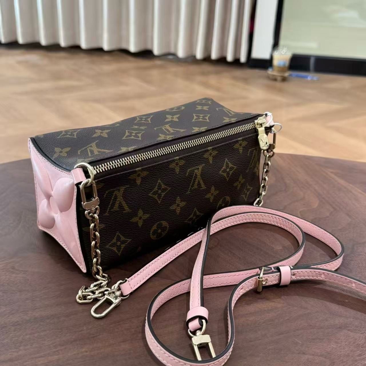 97abb15028b3779db98348b1082ec42e Unused New LV Bloom Pouch Starfruit Bag - Image 1