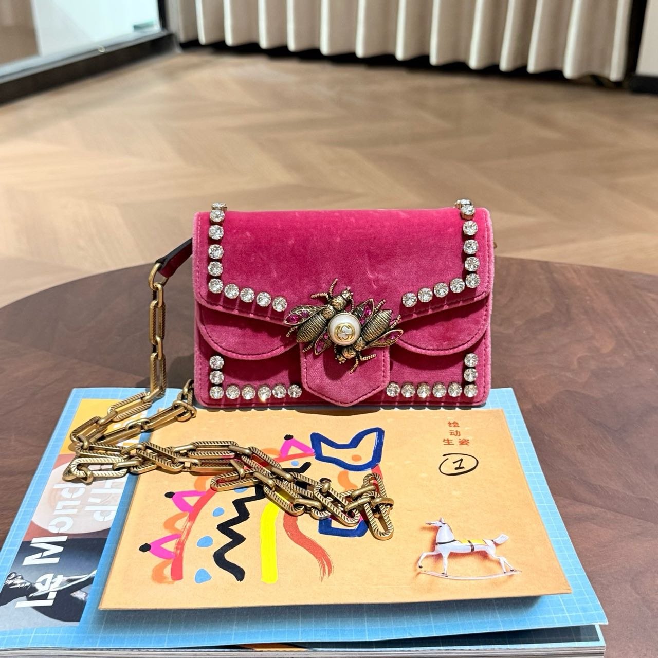 ad52ea332c040b1533b3fdf14ff0e695 Gucci Velvet Bee Crossbody Bag - Image 1
