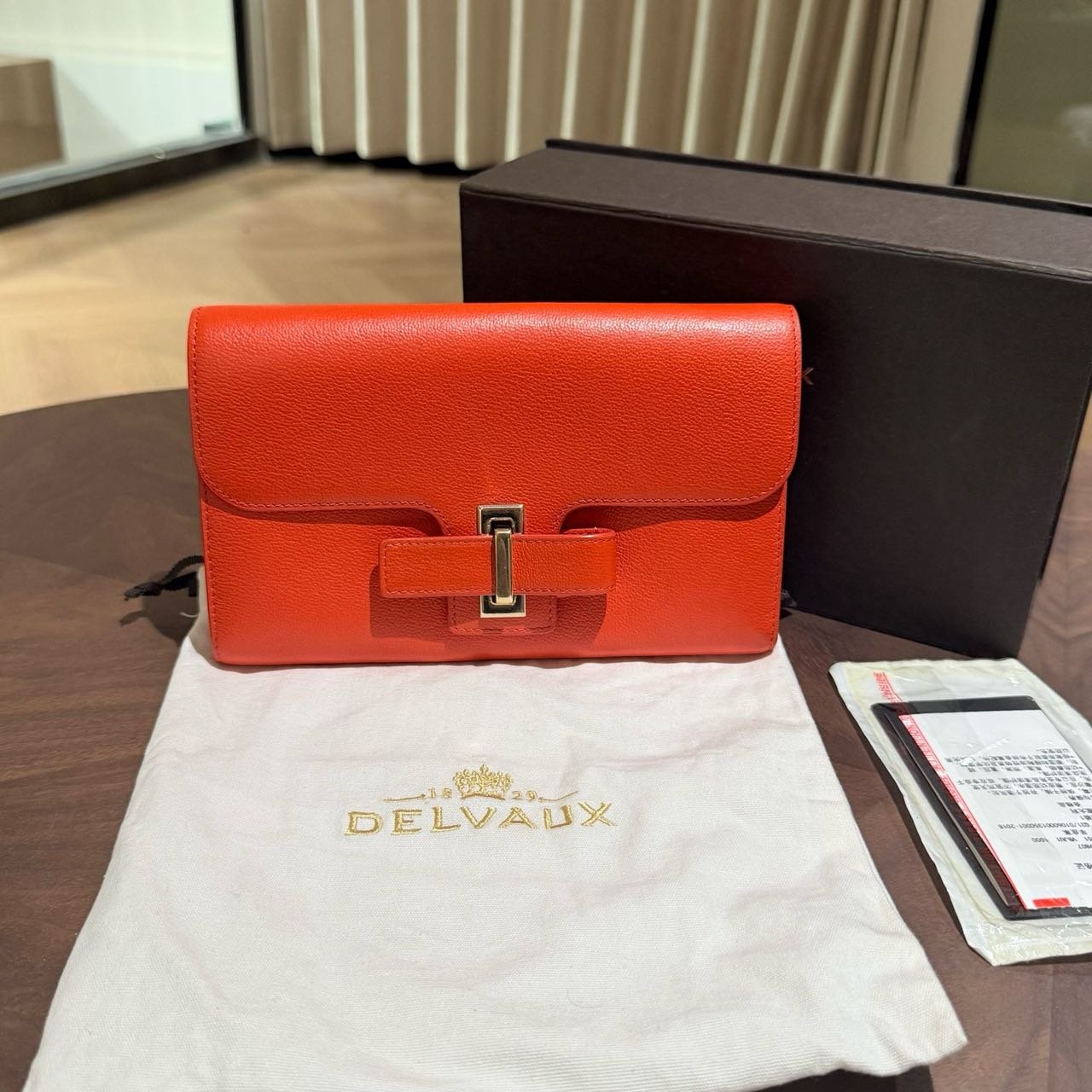 fe0ead0a55cb787ed3ee638d5e339501 Pre‑loved ❤️ Delvaux Long Wallet - Image 1